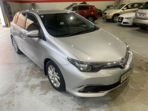 2015 Toyota Corolla Hatchback ZRE182R Ascent Sport image