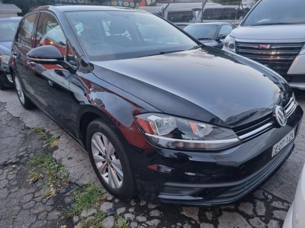 2020 VOLKSWAGEN GOLF 110 TSI TRENDLINE image