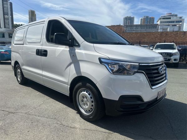 2021 HYUNDAI iLOAD 4D VAN TQ4 MY21 3S LIFTBACK image