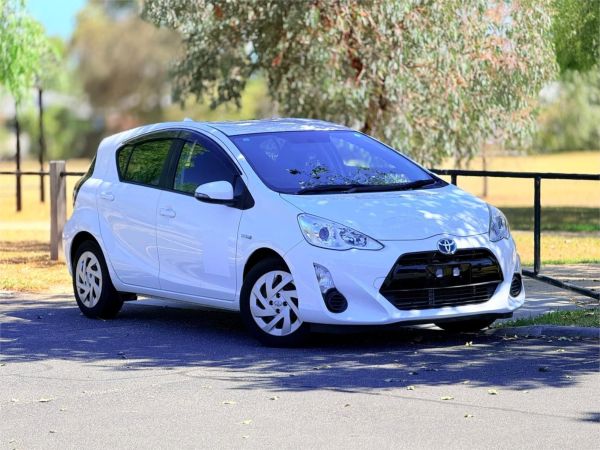 2016 Toyota Aqua Hatchback NHP10 S image