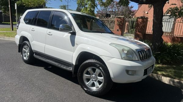 2005 Toyota Landcruiser Prado GRJ120R GXL (4x4) Vanilla White 5 Speed Automatic Wagon image
