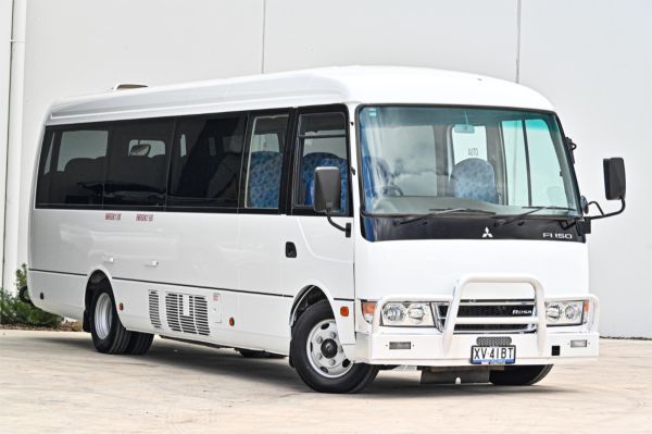 2018 Fuso Rosa Bus Deluxe image