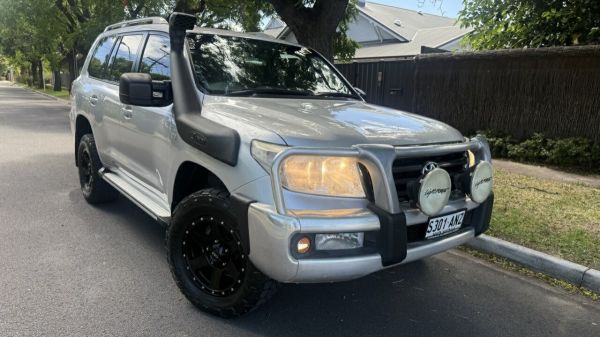 2011 Toyota Landcruiser VDJ200R Altitude SE Silver 6 Speed Automatic Wagon image