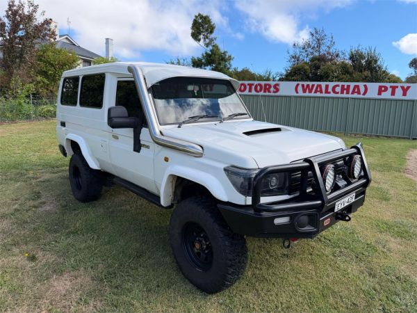 2013 TOYOTA LANDCRUISER TROOPCARRIER VDJ78R MY12 UPDATE WORKMATE (4x4) 11 SEAT image