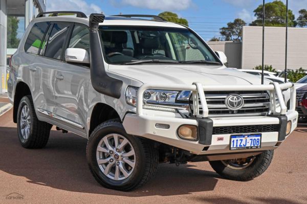 2019 Toyota Landcruiser VDJ200R Sahara image