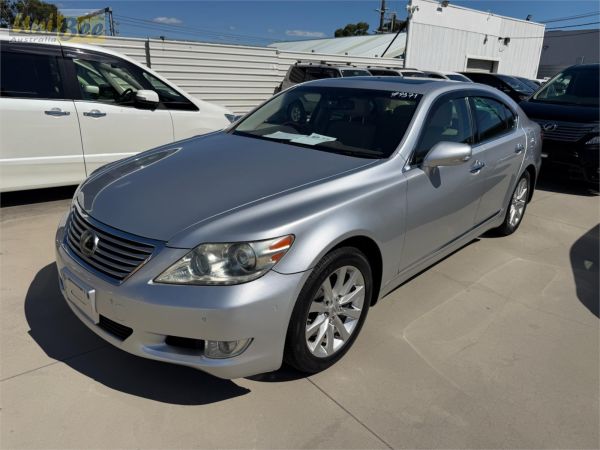 2010 Lexus LS460 Sedan USF45 4WD image