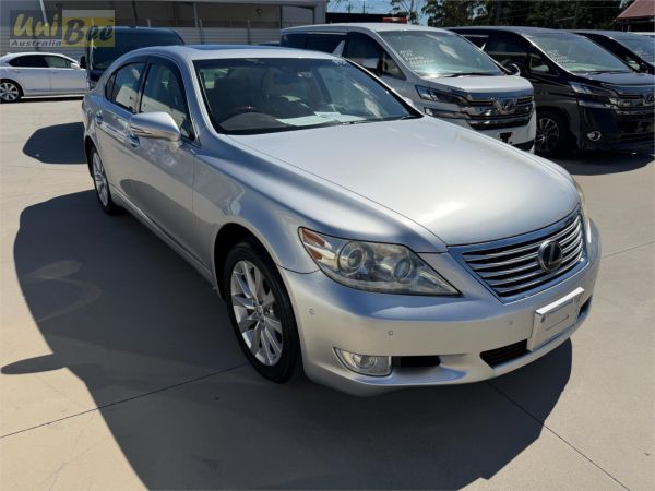 2010 Lexus LS460 Sedan USF45 4WD image