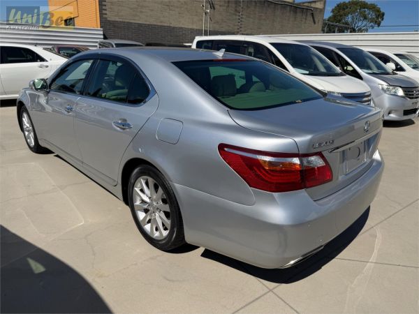 2010 Lexus LS460 Sedan USF45 4WD image