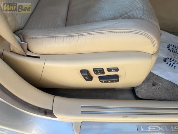 2010 Lexus LS460 Sedan USF45 4WD image