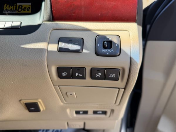 2010 Lexus LS460 Sedan USF45 4WD image