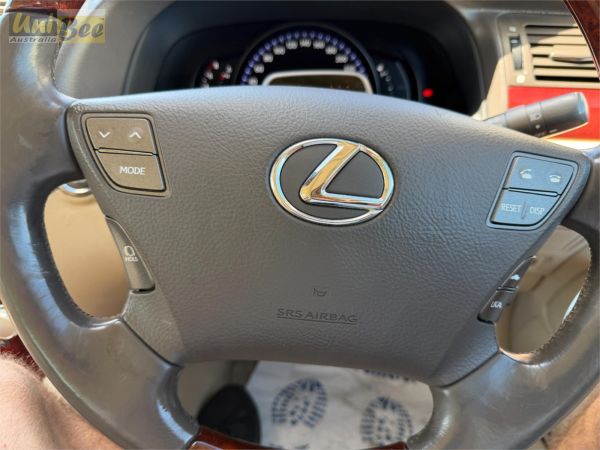2010 Lexus LS460 Sedan USF45 4WD image