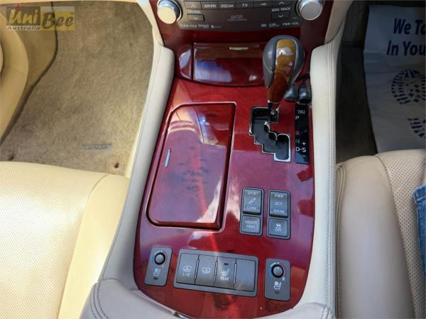 2010 Lexus LS460 Sedan USF45 4WD image