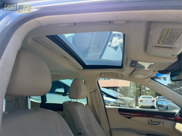 2010 Lexus LS460 Sedan USF45 4WD image