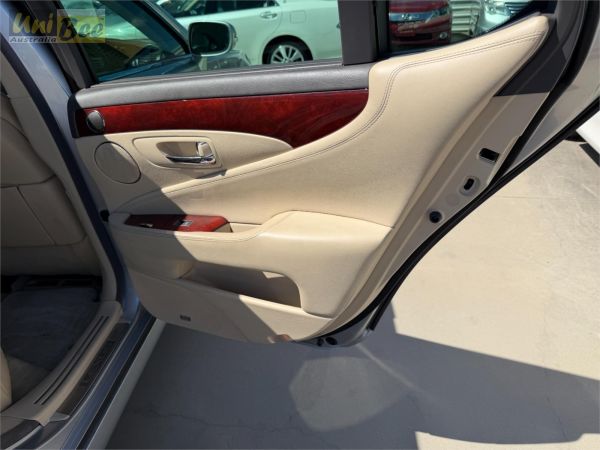 2010 Lexus LS460 Sedan USF45 4WD image