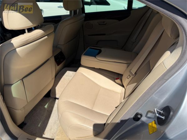 2010 Lexus LS460 Sedan USF45 4WD image