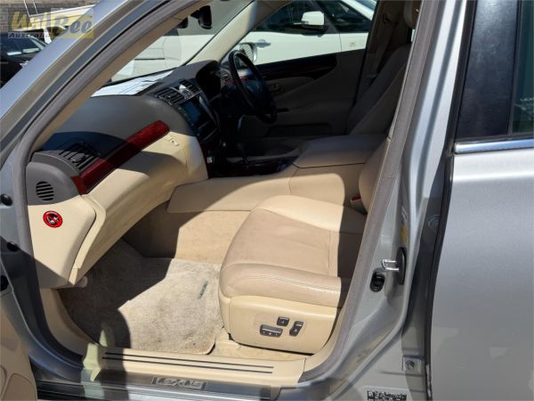 2010 Lexus LS460 Sedan USF45 4WD image