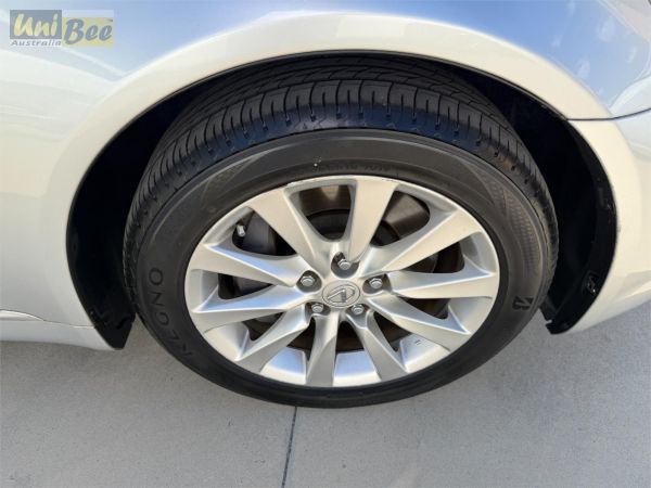 2010 Lexus LS460 Sedan USF45 4WD image