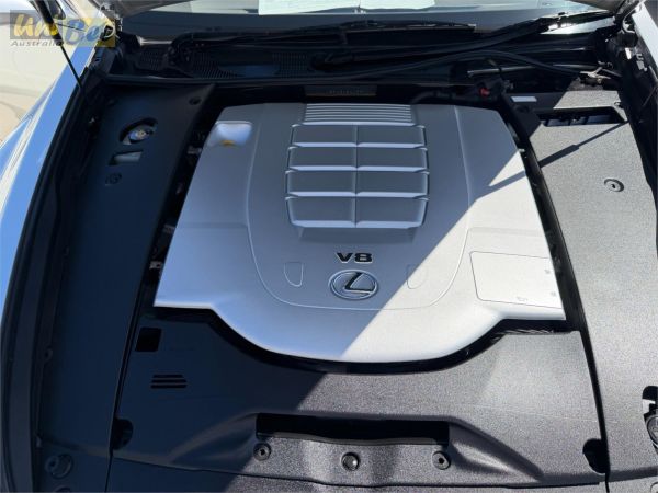 2010 Lexus LS460 Sedan USF45 4WD image