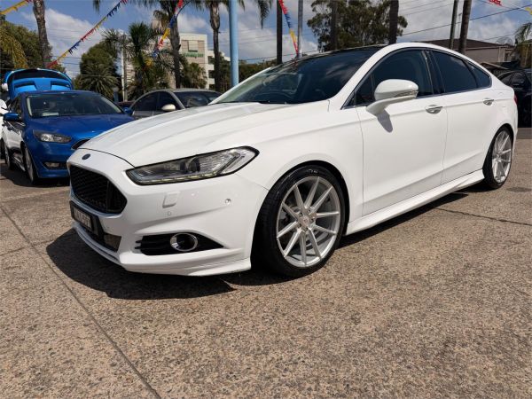 2015 Ford Mondeo Hatchback MD Titanium image