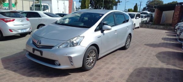 2013 Toyota Prius Alpha  HYBRID Hatchback  AUTO image