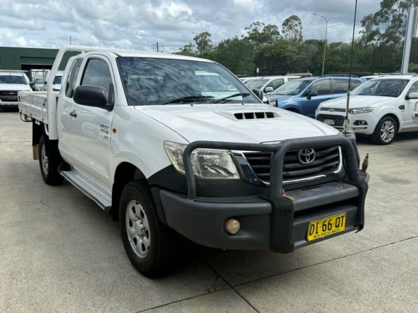 2012 Toyota Hilux KUN26R MY12 SR Xtra Cab White 5 Speed Manual Cab Chassis image