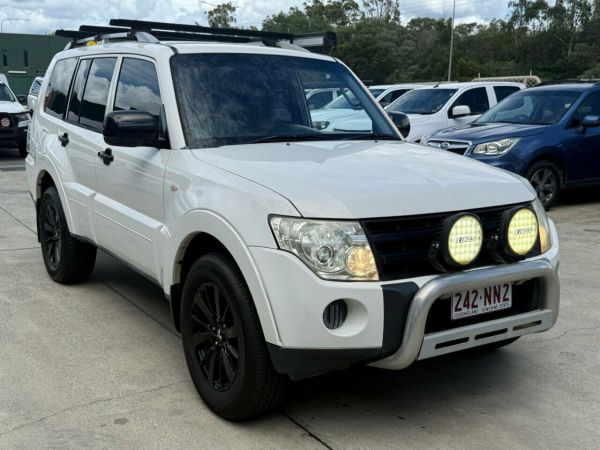 2007 Mitsubishi Pajero NS GLX White 5 Speed Manual Wagon image
