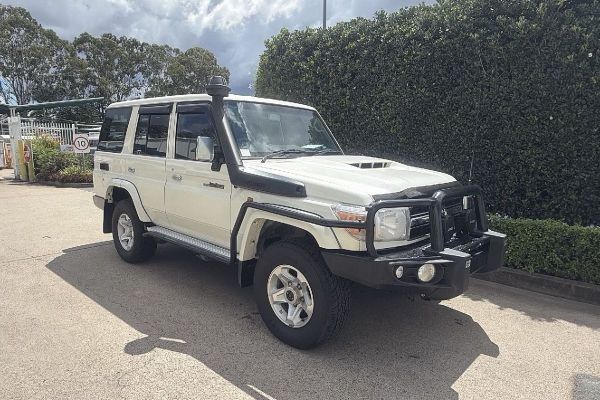 2022 Toyota Landcruiser GXL VDJ76R image