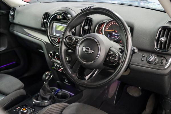2017 MINI Countryman Wagon F60 Cooper image