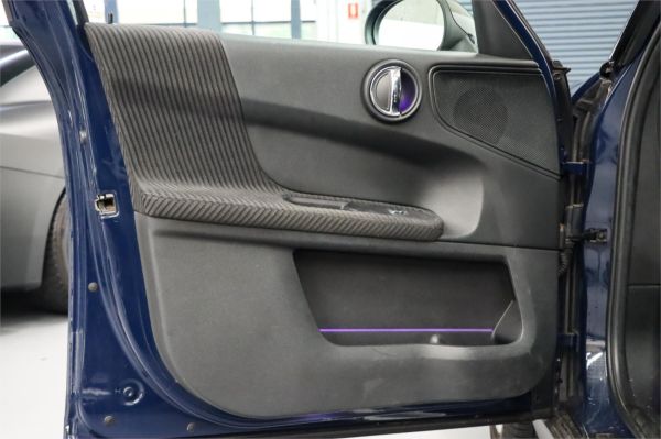 2017 MINI Countryman Wagon F60 Cooper image