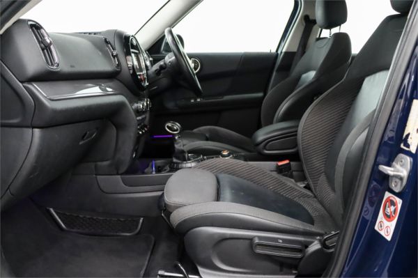 2017 MINI Countryman Wagon F60 Cooper image