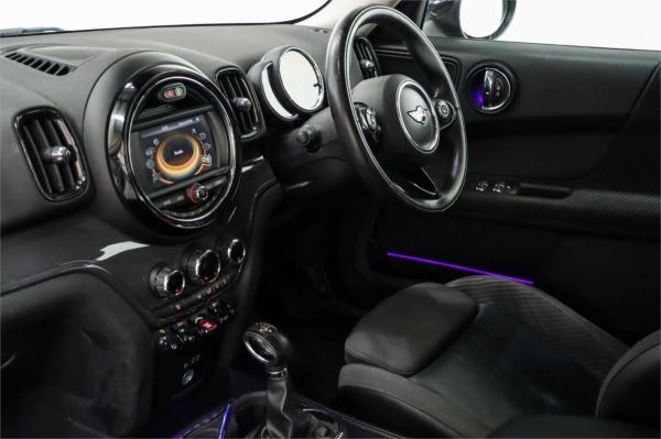 2017 MINI Countryman Wagon F60 Cooper image