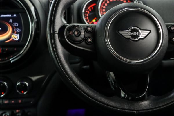 2017 MINI Countryman Wagon F60 Cooper image