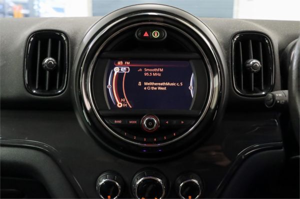 2017 MINI Countryman Wagon F60 Cooper image