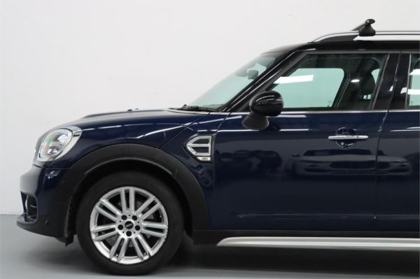 2017 MINI Countryman Wagon F60 Cooper image