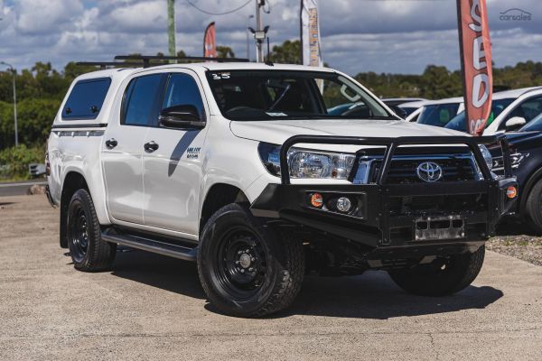 2018 Toyota Hilux SR Manual 4x4 Double Cab image