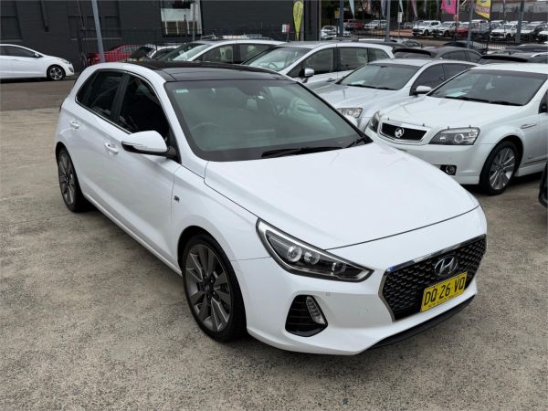 2018 HYUNDAI i30 4D HATCHBACK PD SR PREMIUM image