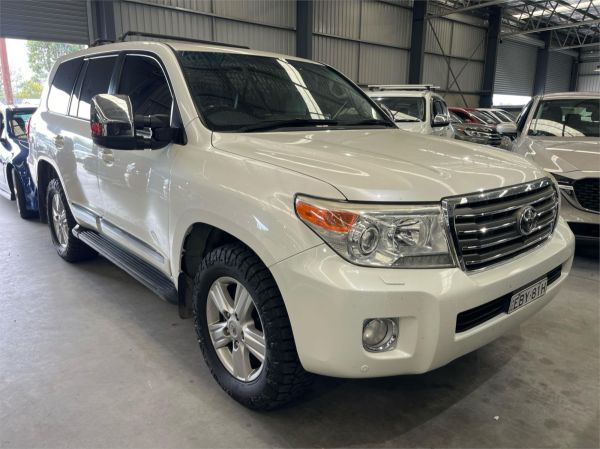 2015 Toyota Landcruiser Wagon VDJ200R Sahara image