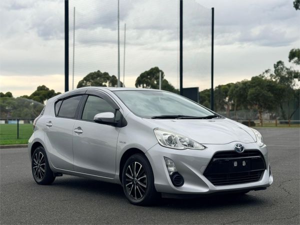 2015 Toyota Aqua Hatchback NHP10 S image