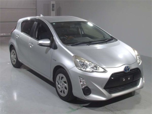 2016 Toyota Aqua Hatchback NHP10 S image