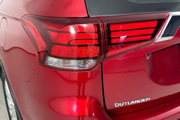 2020 Mitsubishi Outlander ZL ES image
