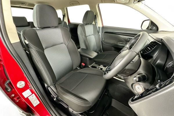 2020 Mitsubishi Outlander ZL ES image