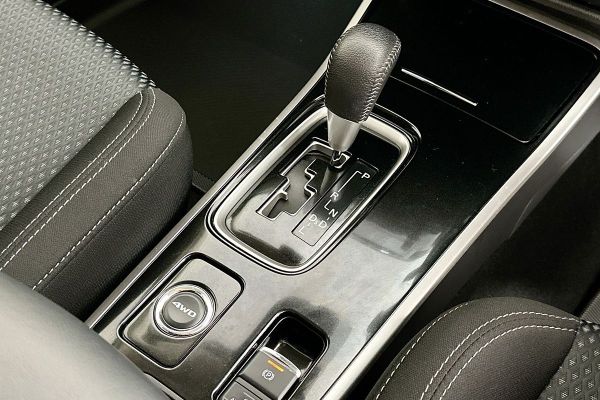 2020 Mitsubishi Outlander ZL ES image