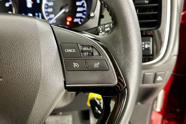 2020 Mitsubishi Outlander ZL ES image