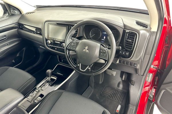 2020 Mitsubishi Outlander ZL ES image