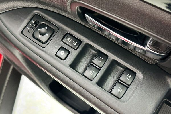 2020 Mitsubishi Outlander ZL ES image