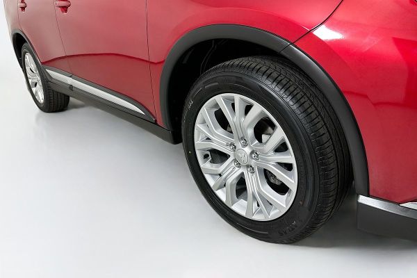 2020 Mitsubishi Outlander ZL ES image