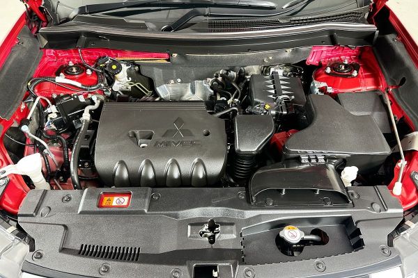 2020 Mitsubishi Outlander ZL ES image
