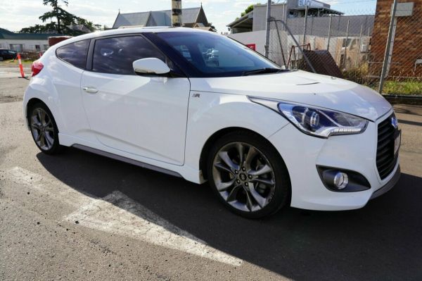 2014 Hyundai Veloster FS3 SR Turbo White 6 Speed Manual Coupe image