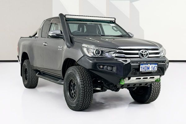 2017 Toyota HILUX SR5 (4x4) GUN126R 4X4 image