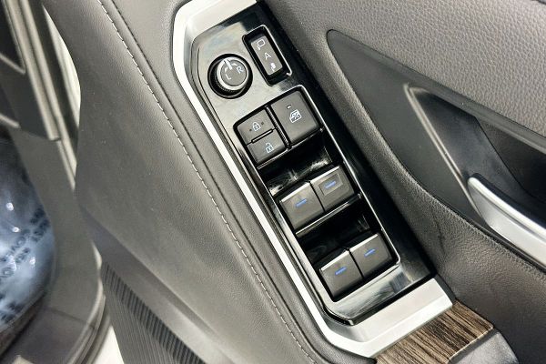 2022 Toyota Landcruiser FJA300R VX image